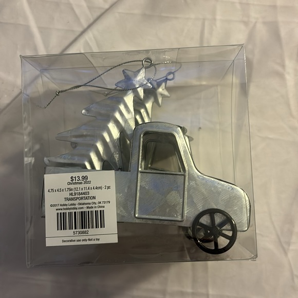Silver Truck Carrying Christmas Tree Ornaments Boxed NWT - Picture 4 of 6